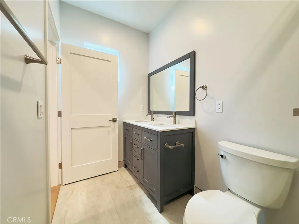 Lake Balboa, California 91406, United States, 2 Bedrooms Bedrooms, ,2 BathroomsBathrooms,Residential,Active,184706