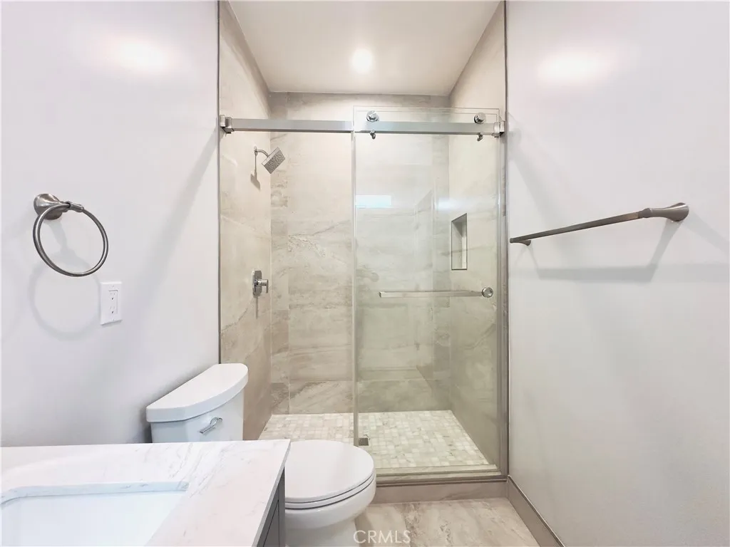 Lake Balboa, California 91406, United States, 2 Bedrooms Bedrooms, ,2 BathroomsBathrooms,Residential,Active,184706