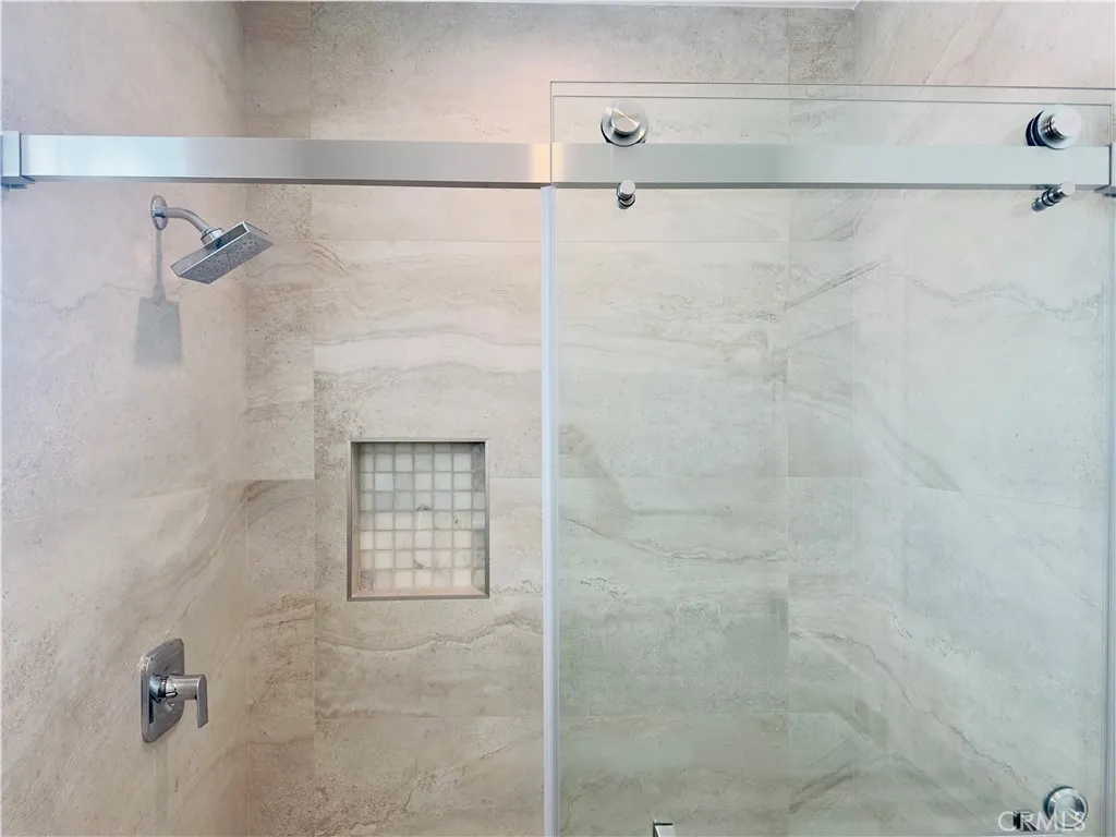 Lake Balboa, California 91406, United States, 2 Bedrooms Bedrooms, ,2 BathroomsBathrooms,Residential,Active,184706