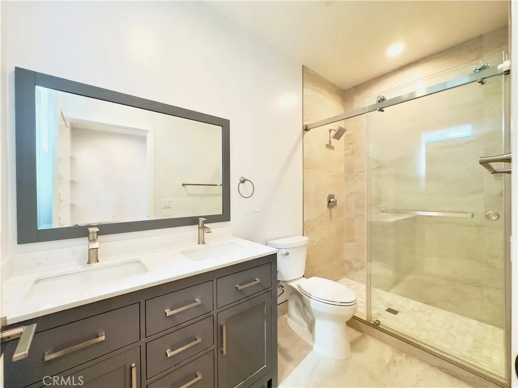 Lake Balboa, California 91406, United States, 2 Bedrooms Bedrooms, ,2 BathroomsBathrooms,Residential,Active,184706