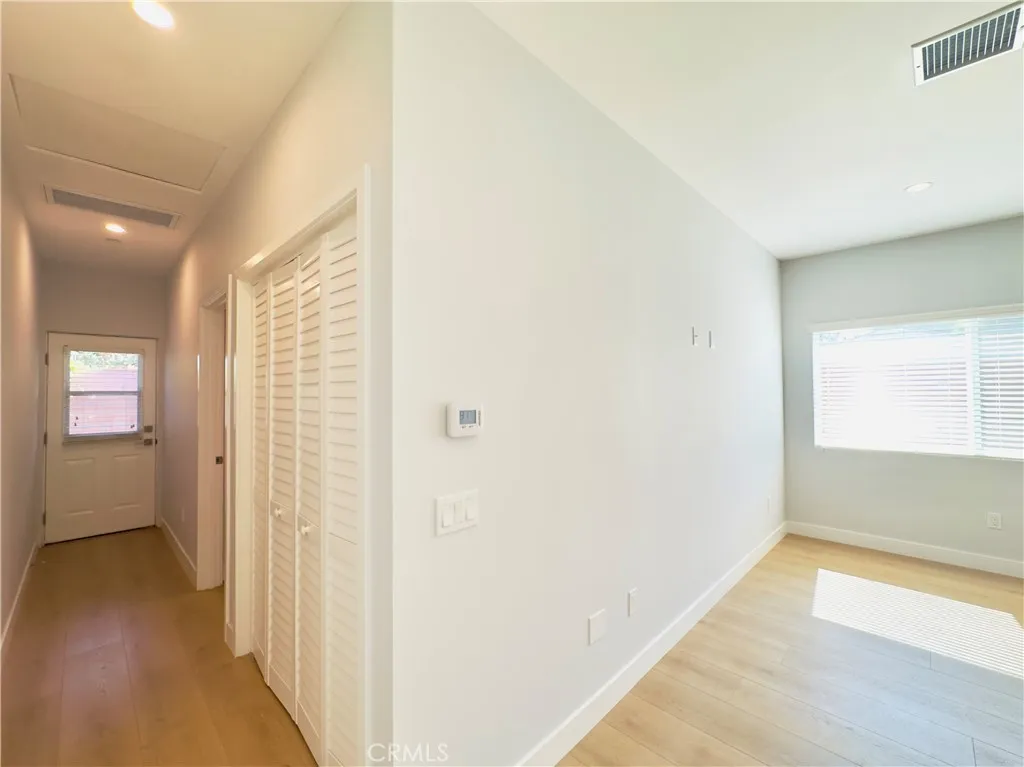 Lake Balboa, California 91406, United States, 2 Bedrooms Bedrooms, ,2 BathroomsBathrooms,Residential,Active,184706