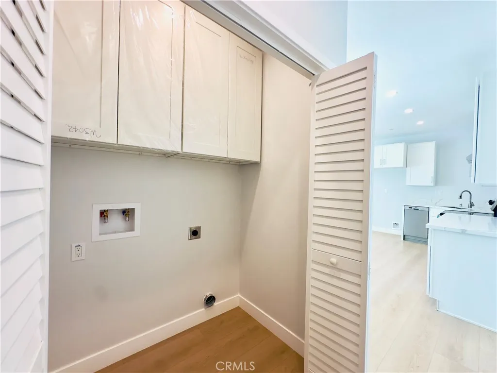 Lake Balboa, California 91406, United States, 2 Bedrooms Bedrooms, ,2 BathroomsBathrooms,Residential,Active,184706