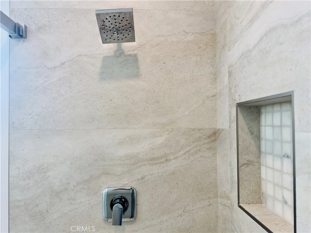 Lake Balboa, California 91406, United States, 2 Bedrooms Bedrooms, ,2 BathroomsBathrooms,Residential,Active,184706