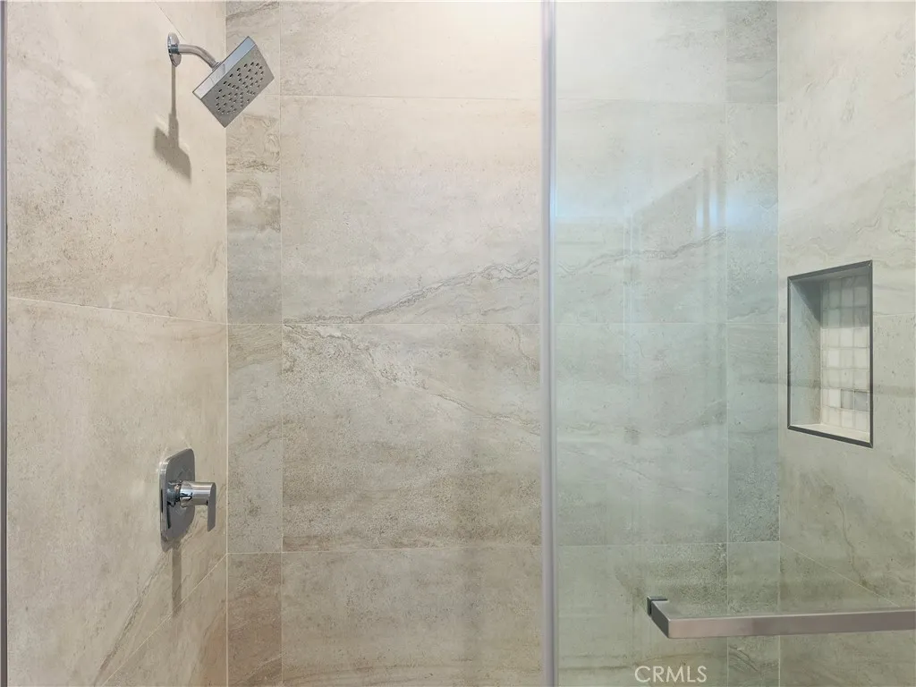 Lake Balboa, California 91406, United States, 2 Bedrooms Bedrooms, ,2 BathroomsBathrooms,Residential,Active,184706