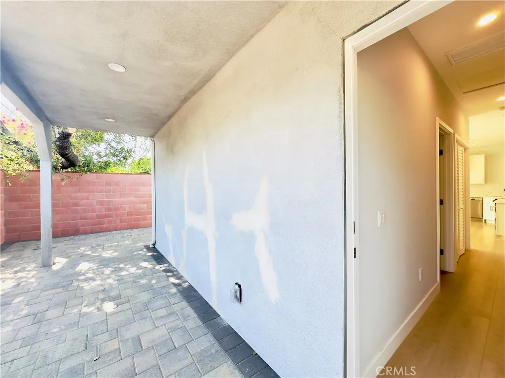 Lake Balboa, California 91406, United States, 2 Bedrooms Bedrooms, ,2 BathroomsBathrooms,Residential,Active,184706