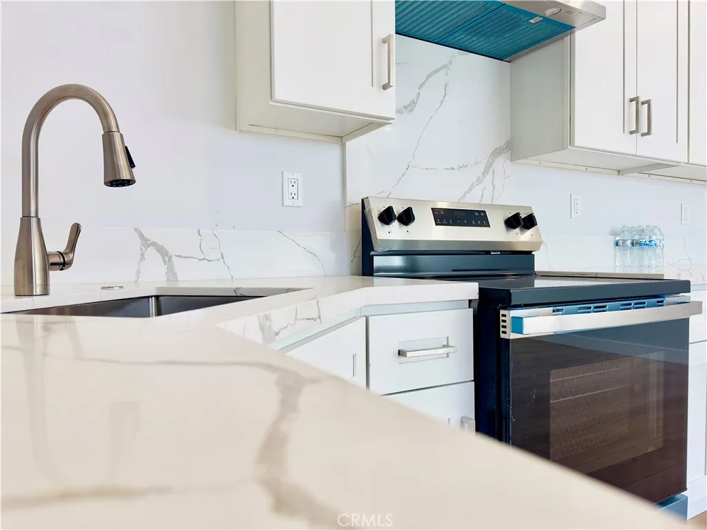 Lake Balboa, California 91406, United States, 2 Bedrooms Bedrooms, ,2 BathroomsBathrooms,Residential,Active,184706