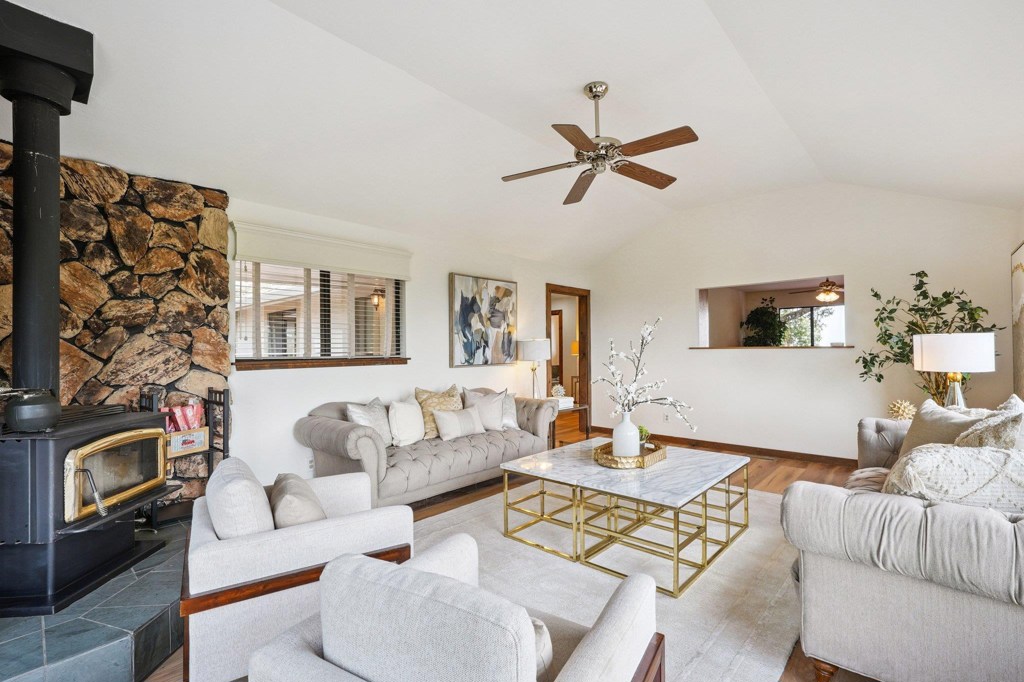 23762 23762 Hutchinson Rd