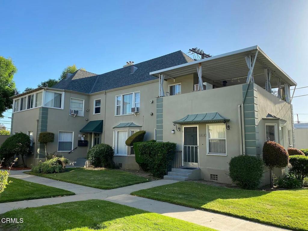This beautifully updated 1-bedroom, 1-bath apartment in Glendale offers a perfect blend of comfort and style. Featuring laminate hardwood and updated finishes flooring, this unit is move-in ready. Enjoy a spacious enclosed porch, and the added convenience of air conditioning for year-round comfort. Pet-friendly and complete with a private garage parking space and on-site laundry, this home provides everything you need in a walkable prime location. All LA Lux Property Management residents are enrolled in the Resident Benefits Package (RBP) for $39.95/month which includes liability insurance, credit building to help boost the resident's credit score with timely rent payments, up to $1M Identity Theft Protection, our best-in-class resident rewards program and much more! More details provided upon application.