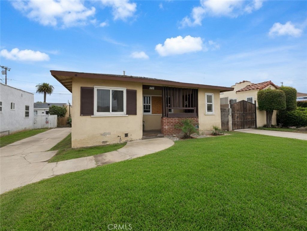 Photo of 1324 W 101st St, Los Angeles, CA 90044 (MLS # CV26078773)