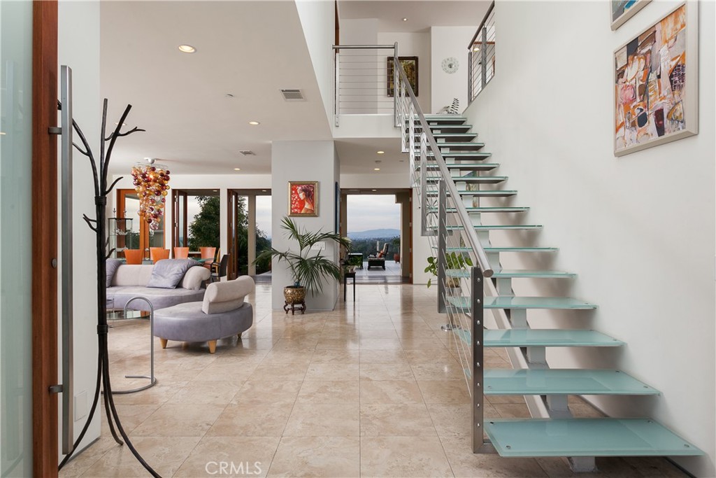19631 Crestknoll