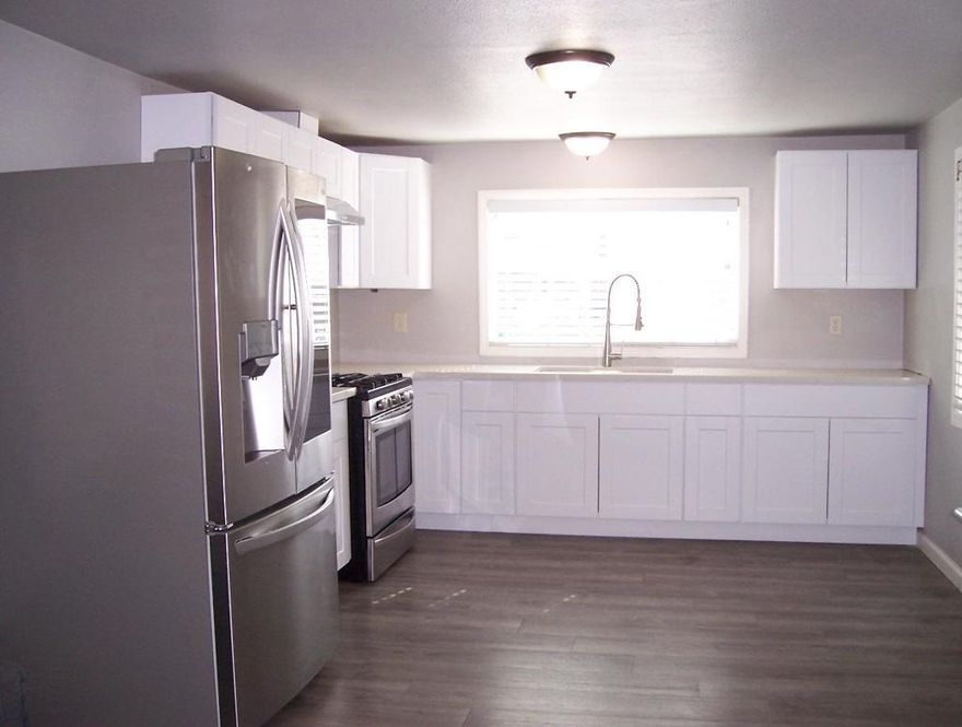 Nice community in Lamplighter Park in North Salinas. Easy freeway access, close to shopping and schools. This Cute starter home which has two bedrooms with an extra room and one full bathroom. Nice size shed in the back yard for all your storage needs. carport you can park up to four cars and with lots of privacy and upgrades. Low space rent in a nice friendly community, with a club house, tennis courts, play area for kids, guest parking for visitors and so much more! Financing available.