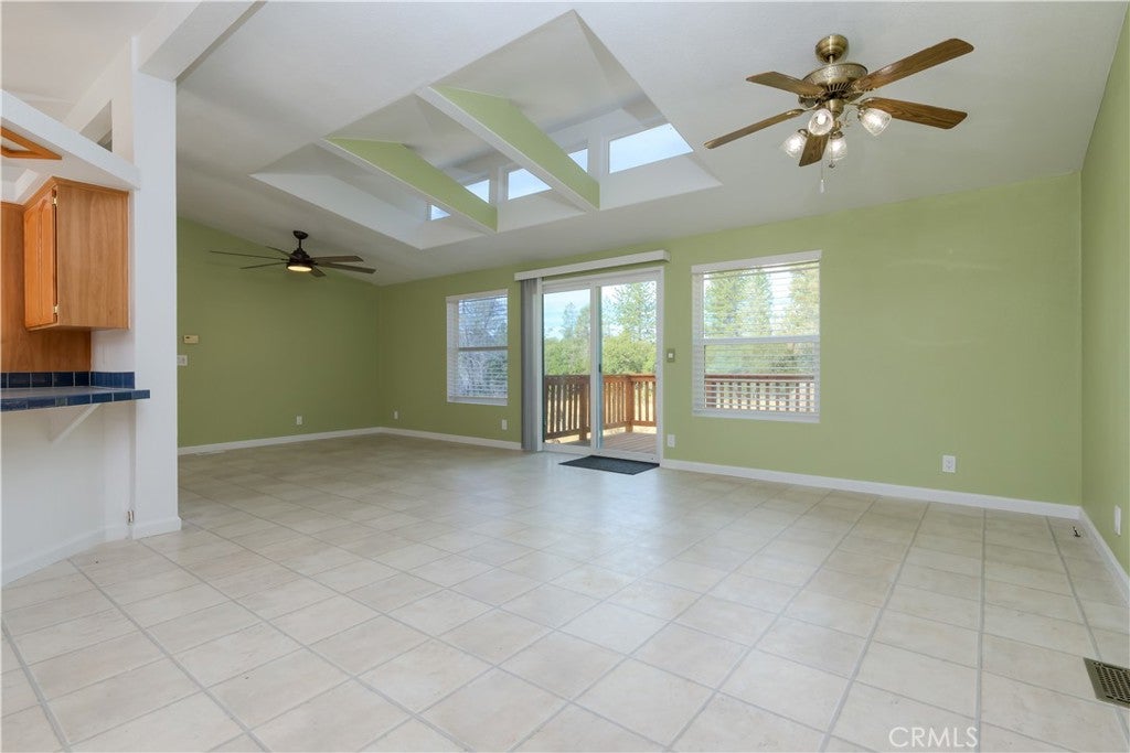 89 Crystal Pines