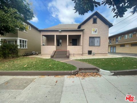 Photo of 721 W 32nd Street, Los Angeles, CA 90007 (MLS # 25596269)