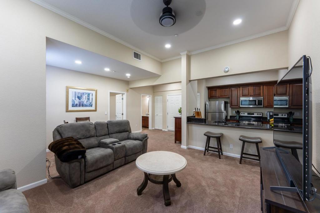 516 Martha Street 202