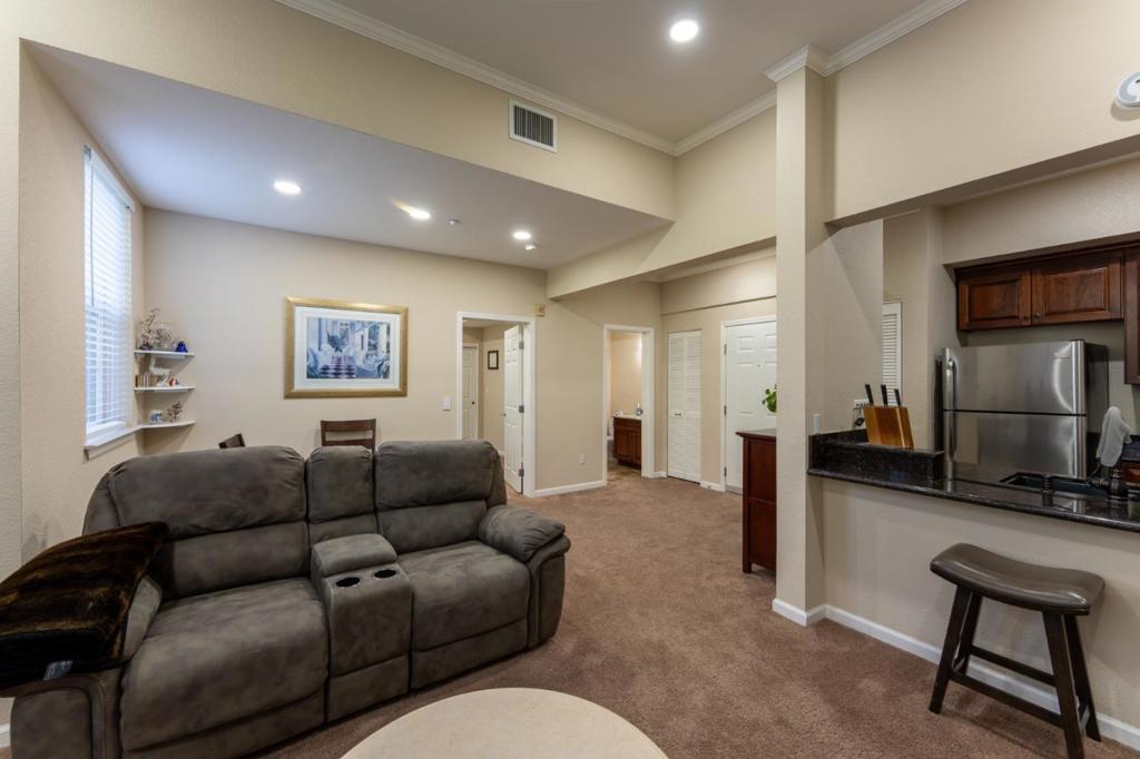 516 Martha Street 202