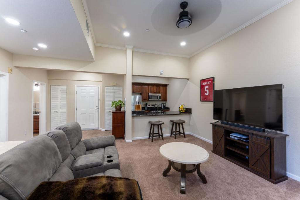 516 Martha Street 202