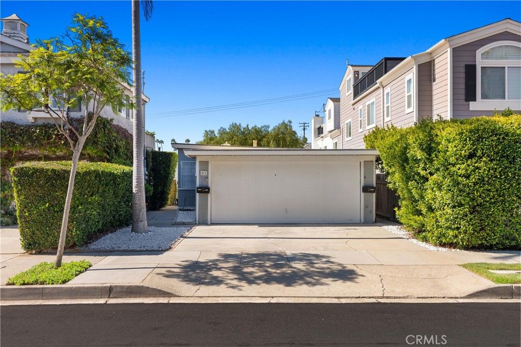 Photo of 411 Jasmine Avenue, Corona Del Mar, CA 92625 (MLS # NP25223600)