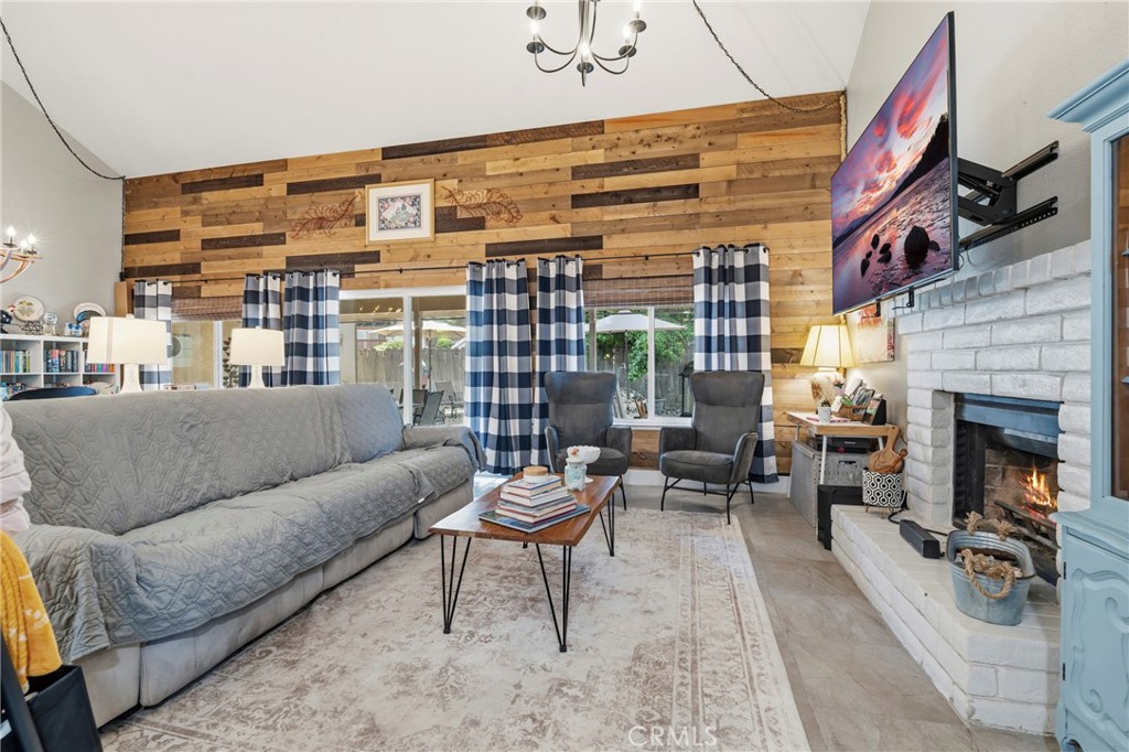 1149 River Bluff