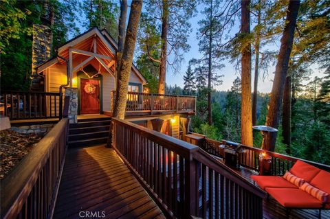 Photo of 540 Rose Quartz Dr, Lake Arrowhead, CA 92352 (MLS # IG26063637)