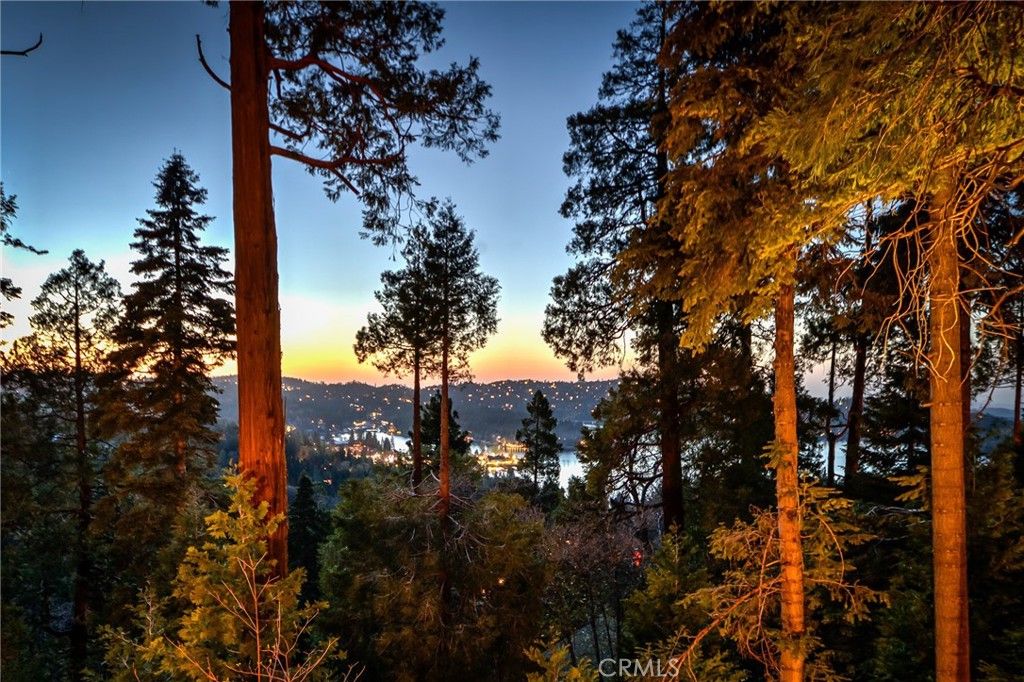 Photo of 540 Rose Quartz Dr, Lake Arrowhead, CA 92352 (MLS # IG26063637)