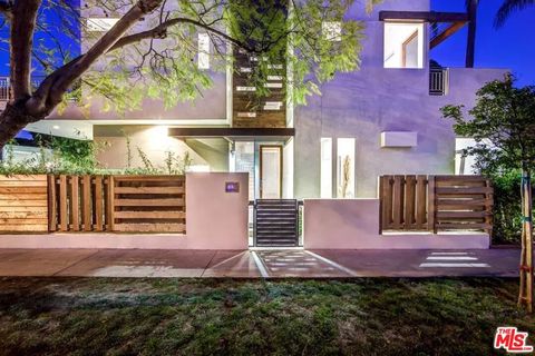 8949 Rosewood Avenue West Hollywood CA 90048