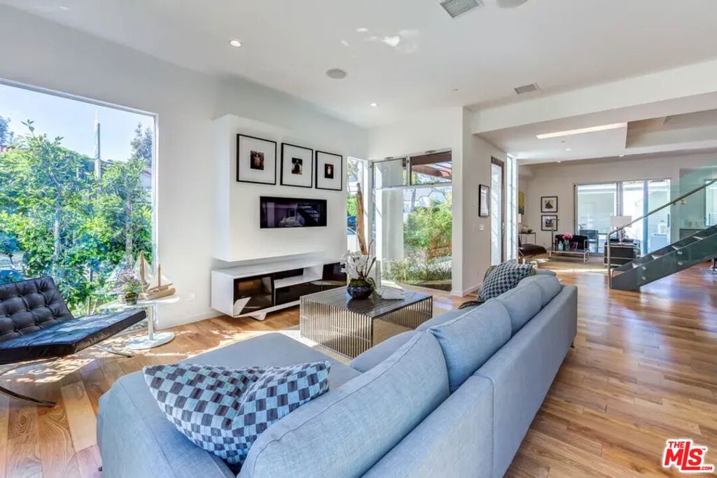 8949 Rosewood Avenue