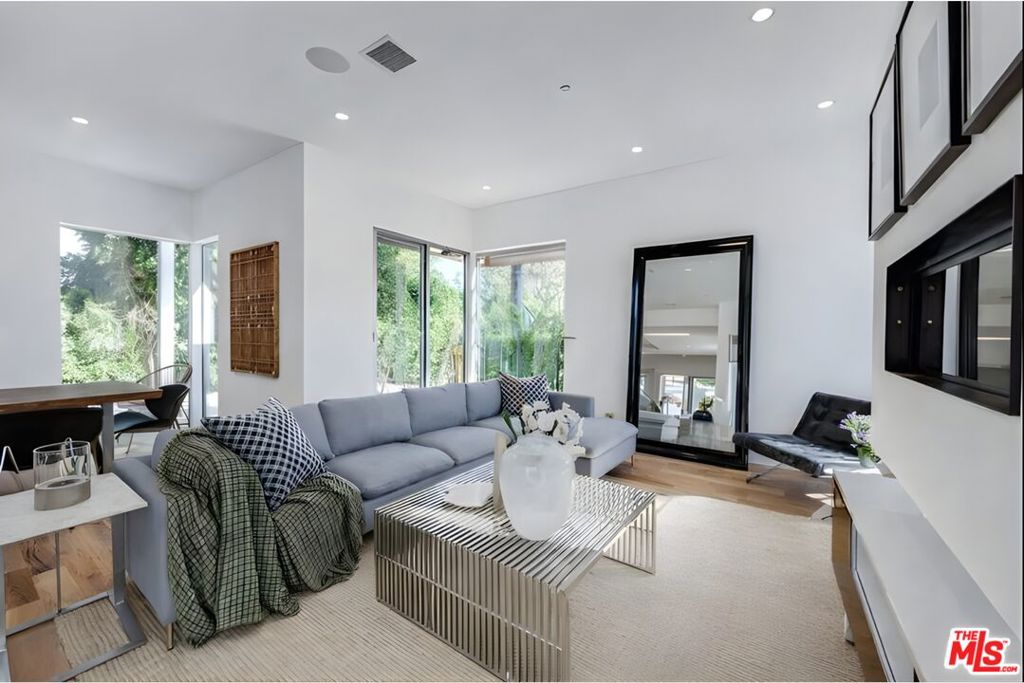 8949 Rosewood Avenue