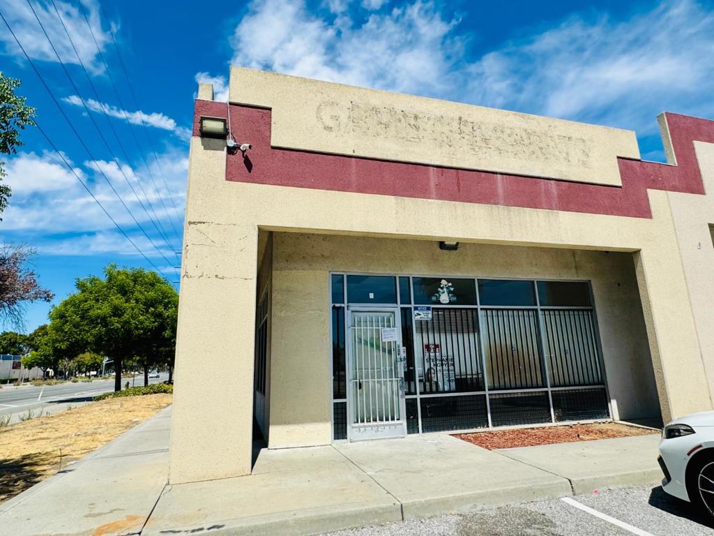 Prime corner unit office condo offering excellent visibility and flexibility in a highly convenient San Jose location. This 1,568 sq. ft. space features three separate entrance doors and two storefronts, giving you the unique opportunity to sublease portions to other tenants if desired. Directly across from Costco Wholesale and surrounded by thriving businesses, with quick access to Highway 101 and Interstate 280. Ample on-site parking for staff and visitors. An ideal space for growing businesses, shared offices, or an owner looking to generate extra income through subleasing.
