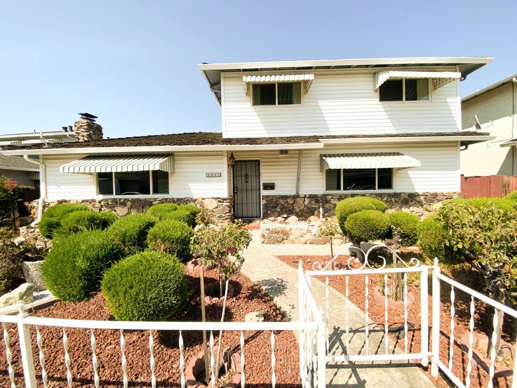 2831 Malabar Avenue