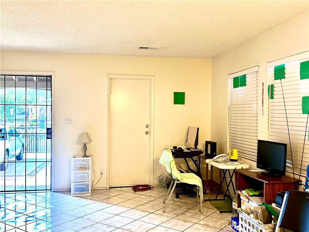 910 E Granada Court