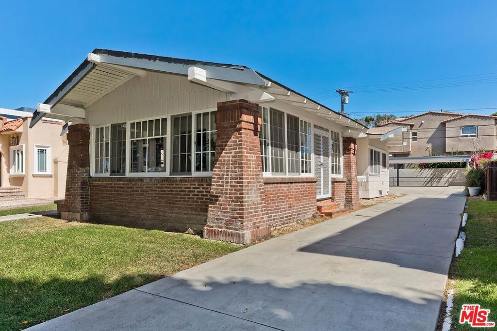 Photo of 4048 Madison Avenue, Culver City, CA 90232 (MLS # 25590283)