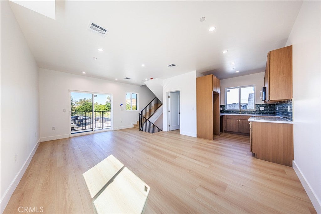 2426 S West View