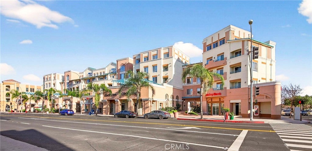 580 W Main St 220