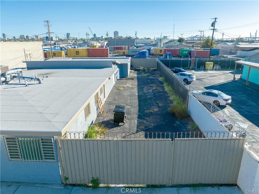 820 W Esther Street