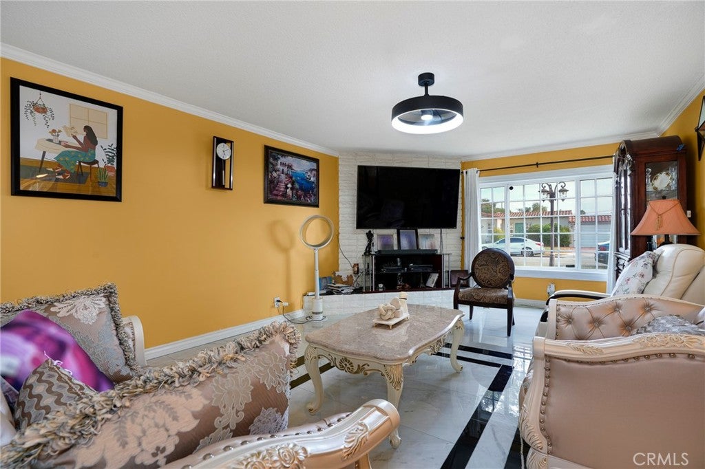 727 W Hill