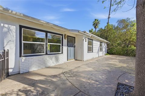 Photo of 8123 Amor Road, Los Angeles, CA 90046 (MLS # GD26009809)