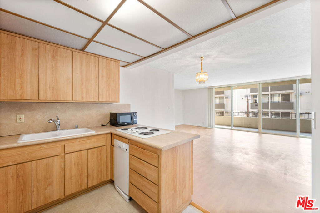 1300 Midvale Avenue 409