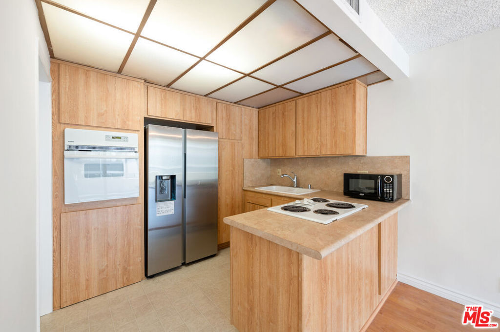 1300 Midvale Avenue 409