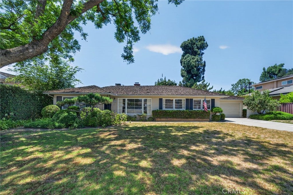 17 Cabrillo Road