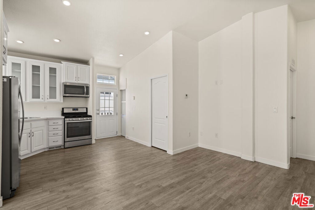 8250 Lankershim Boulevard 19