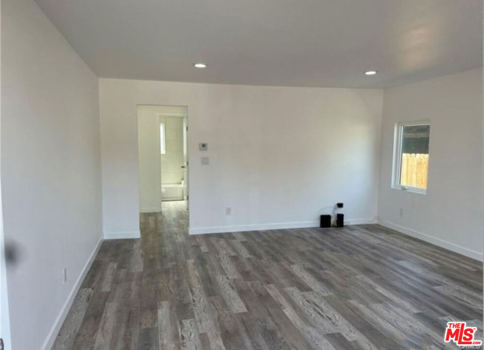 328 W Elm Street