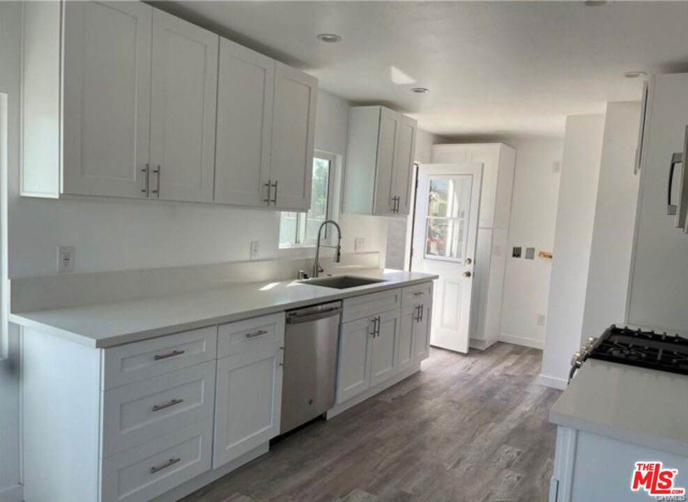 328 W Elm Street