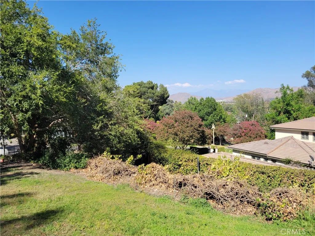 Riverside, California 92501, United States, 4 Bedrooms Bedrooms, ,4 BathroomsBathrooms,Residential,Active,247438