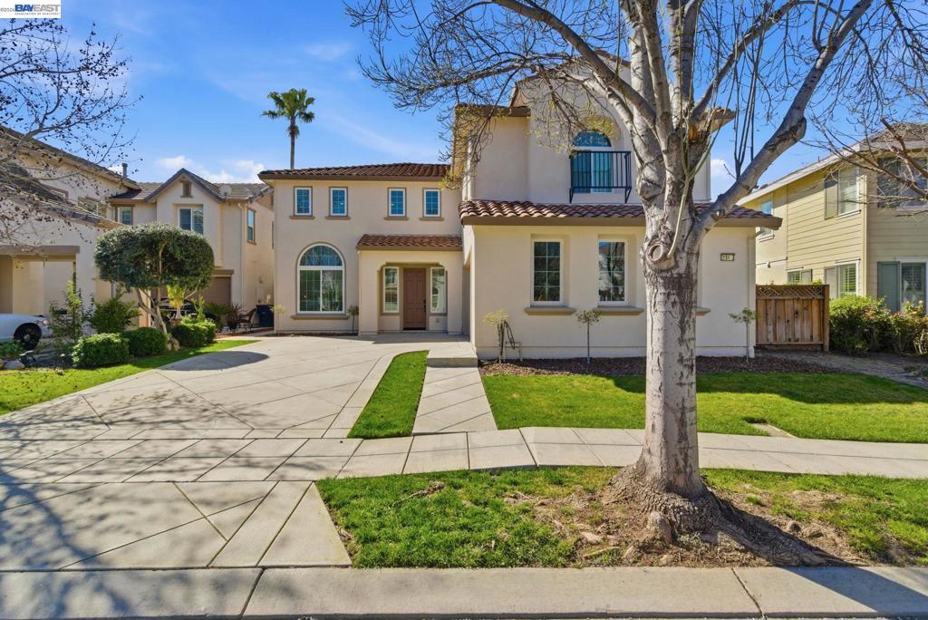 151 151 S Vista Hermosa St