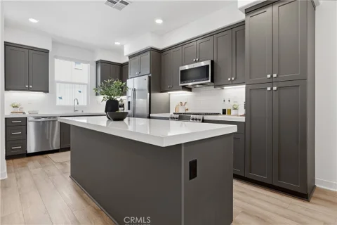 MLS: OC26151016
