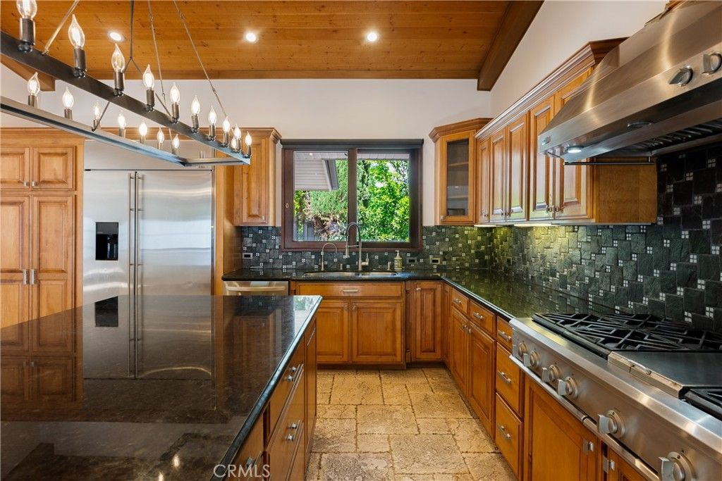 Photo of 16350 Mandalay Dr, Encino, CA 91436 (MLS # SR25224321)