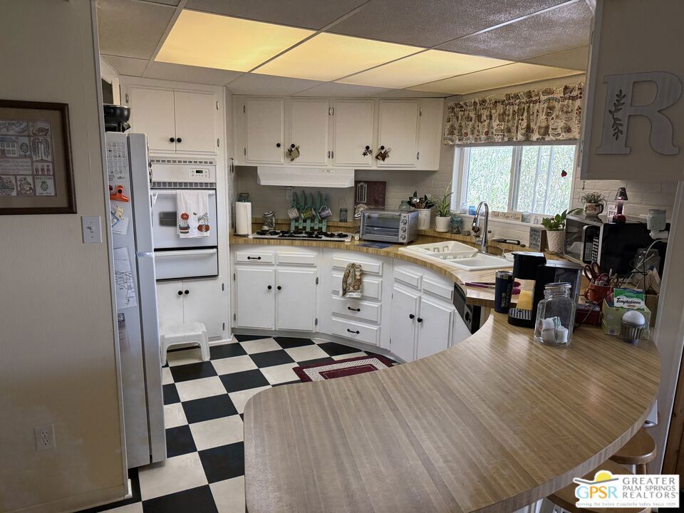 15500 Bubbling Wells Road 189