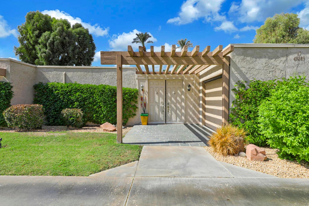 43289 Lacovia Drive
