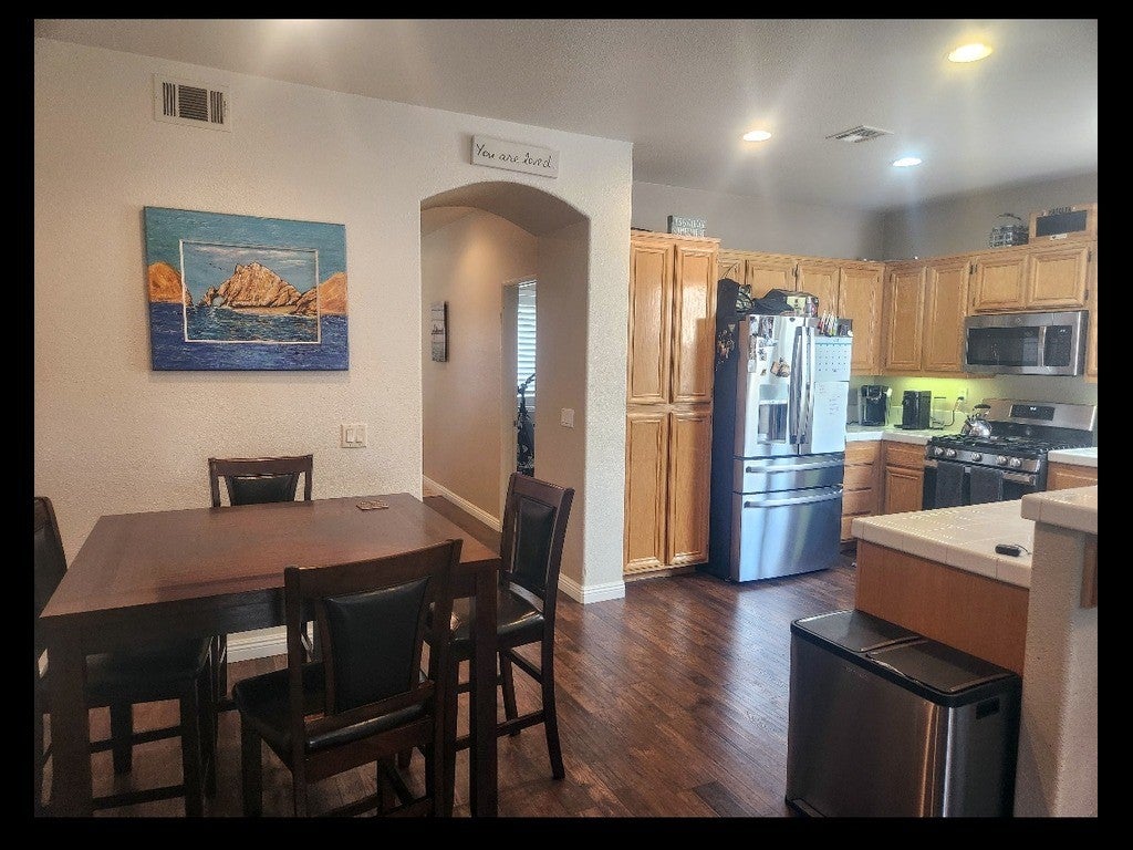 121 E C