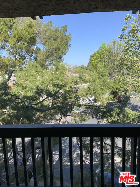 3205 Raintree Circle